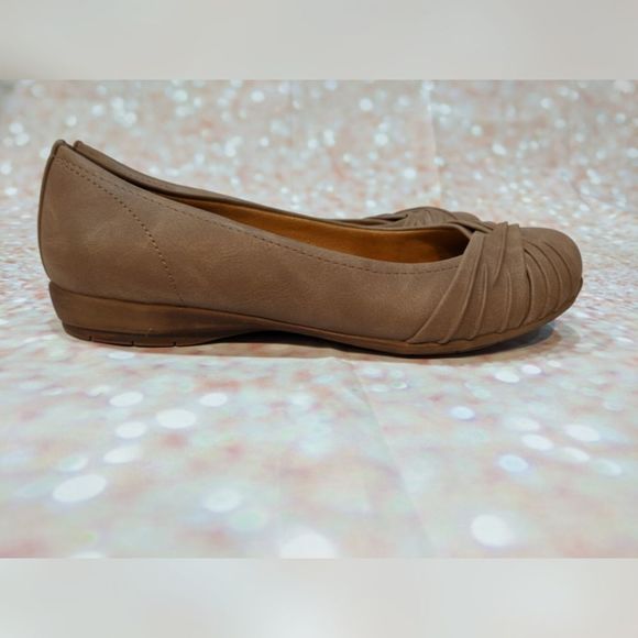 Naturalizer* Natural Soul Girly Twist Brown Flats - Picture 3 of 8